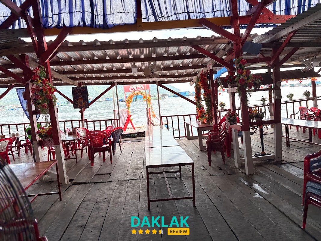 Bè nổi Ba Đua tại Vũng Rô