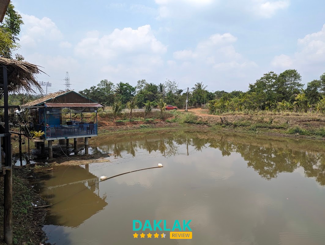 Khu ngồi ngoài trời Hồ Câu Ông Tiện
