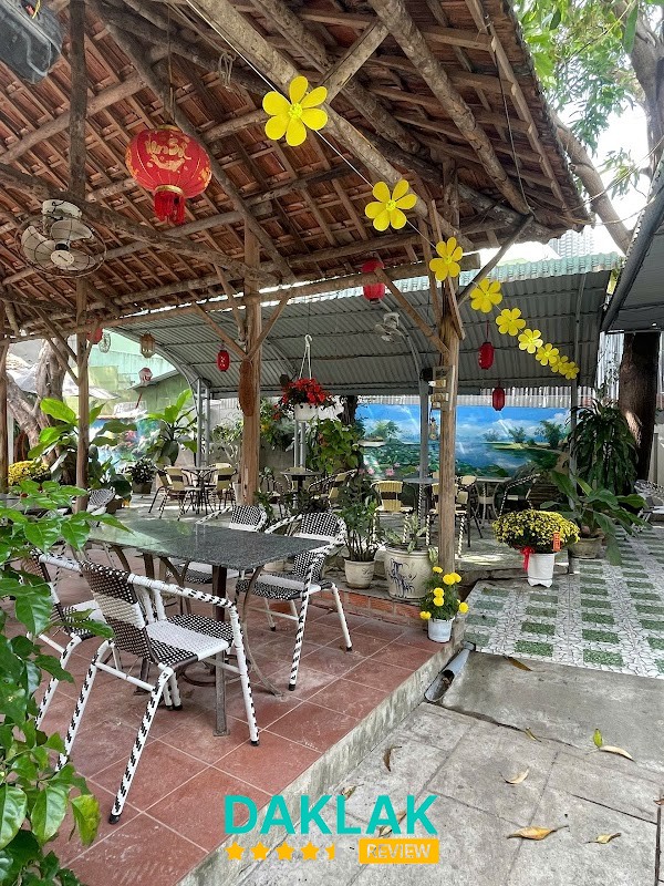 Cà phê Vườn Lối Cũ sân vườn Tuy Hòa