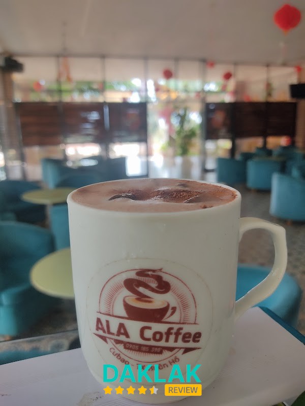 Ly cà phê tại Ala Coffee Cư Bao