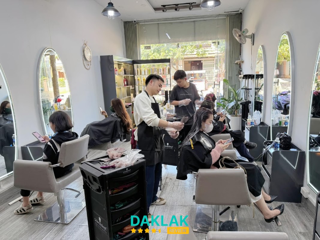 Hair Salon Út tại Ea Drăng
