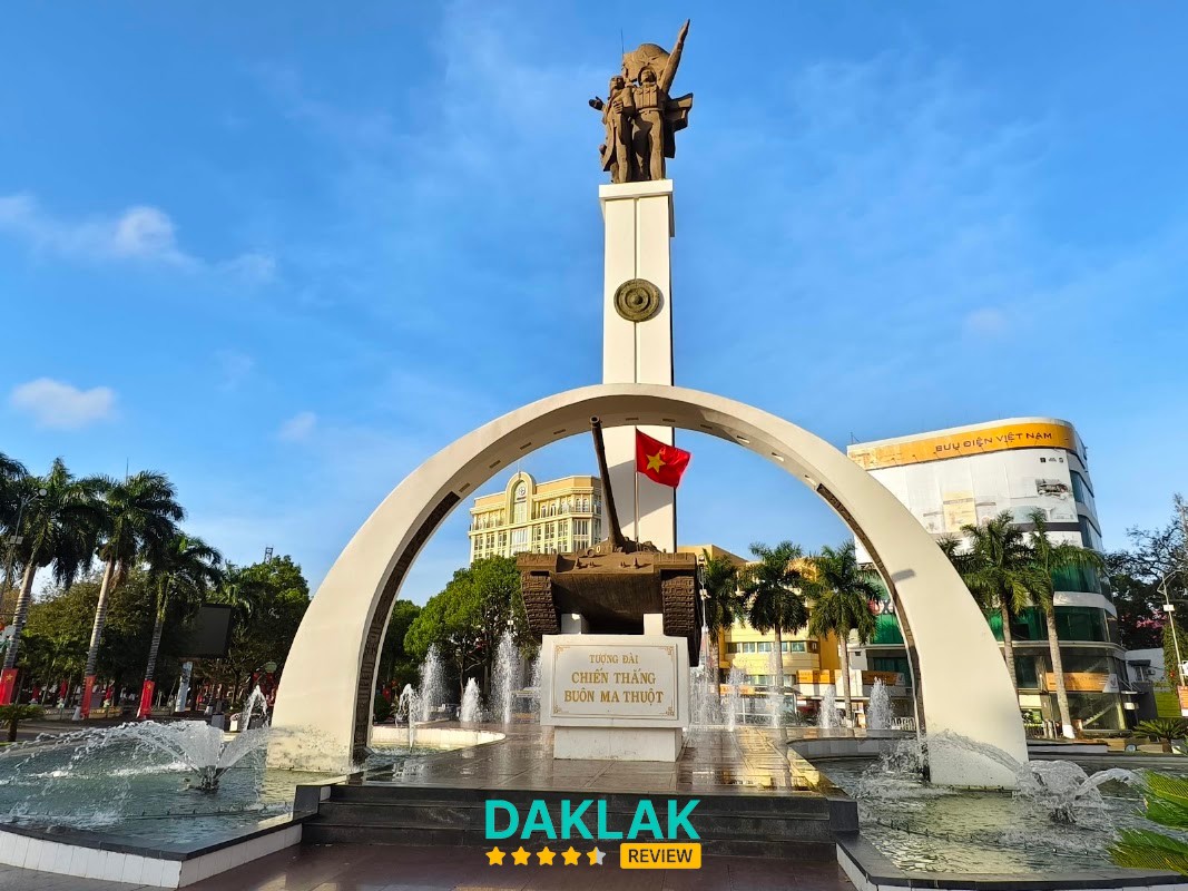 Check-in Tượng Đài Chiến thắng Buôn Ma Thuột