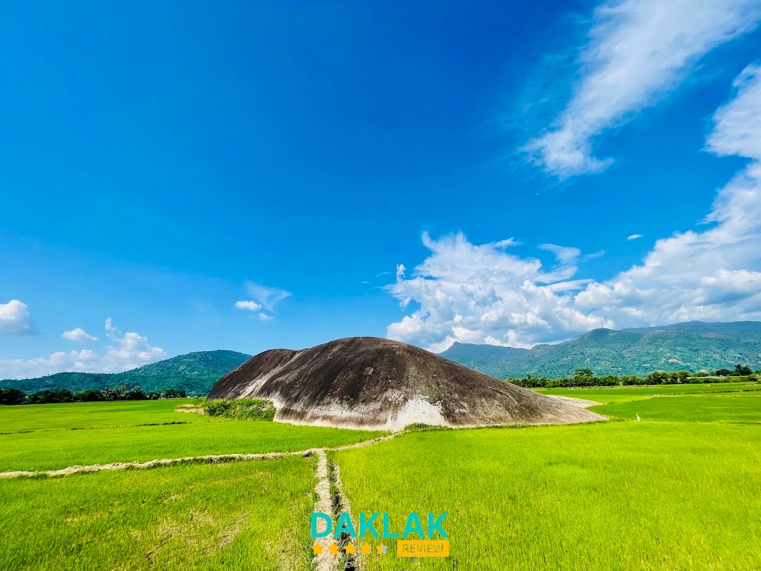Núi Đá Voi Cha Đắk Lắk