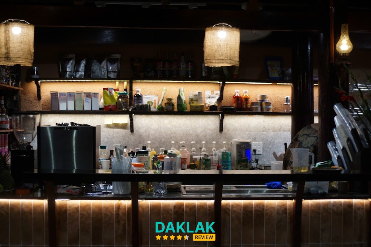 Solace Café tại Sông Cầu