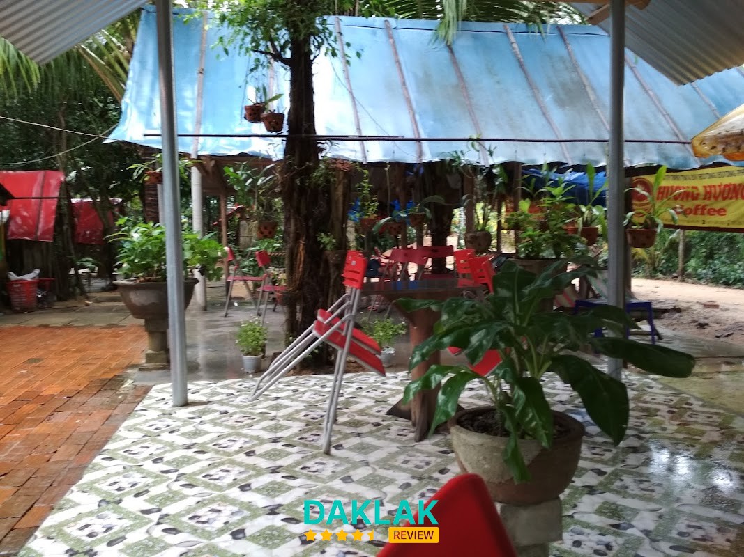 Cafe Bờ Kè tại Sông Cầu