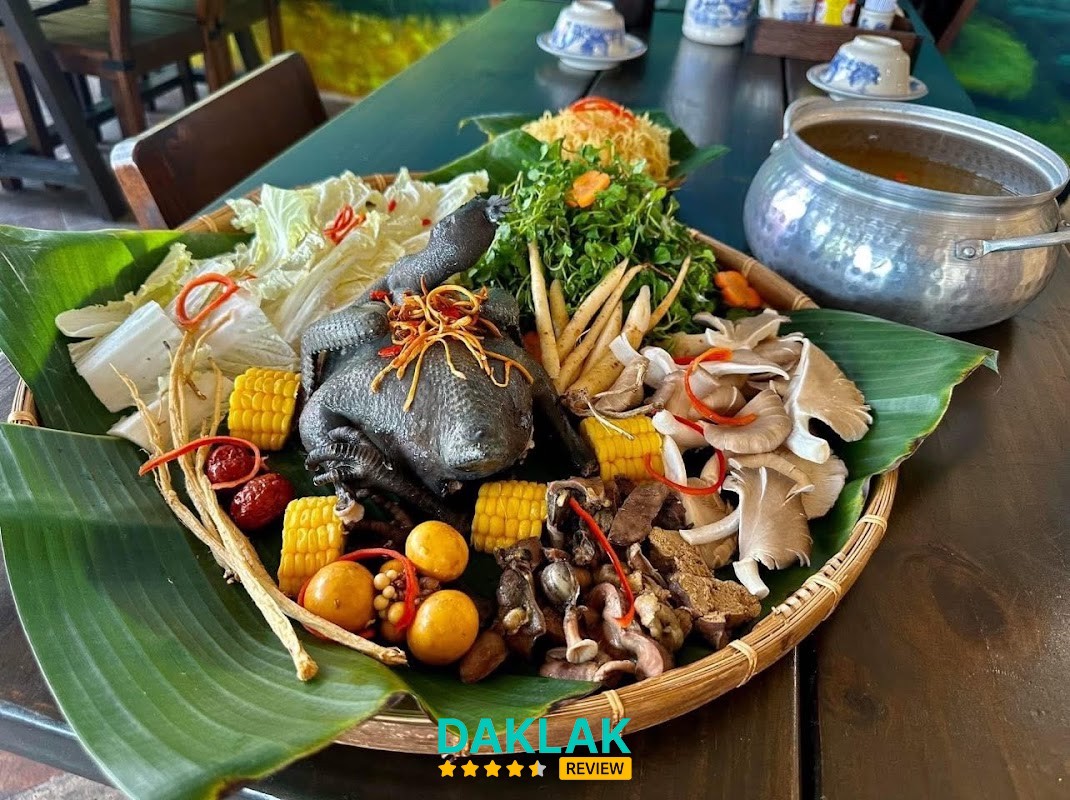 Không gian Hồ câu Suối Tre ở Buôn Hồ