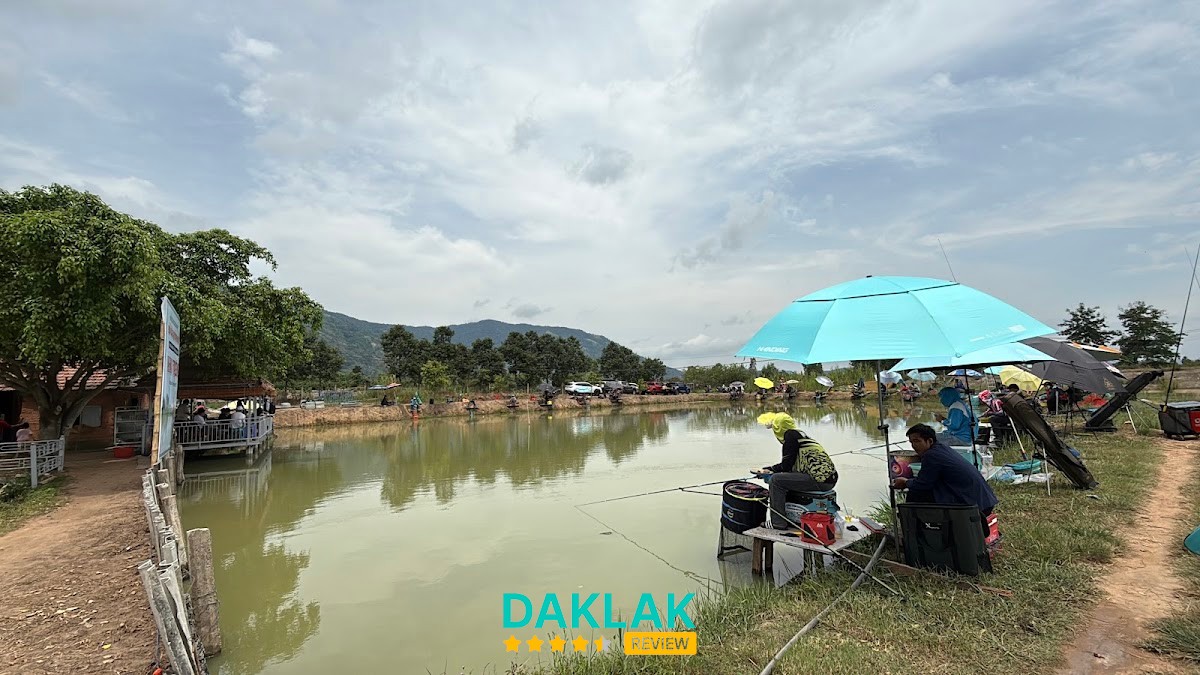 Không gian Hồ Câu Quỳnh Như ở Hòa Sơn