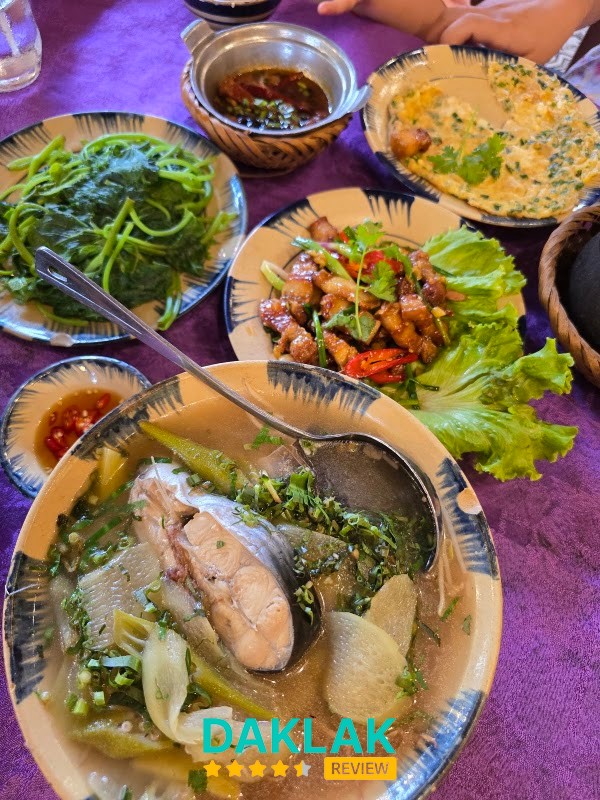 Không gian Quán Cơm Niêu Vợ Nấu – hình ảnh 3