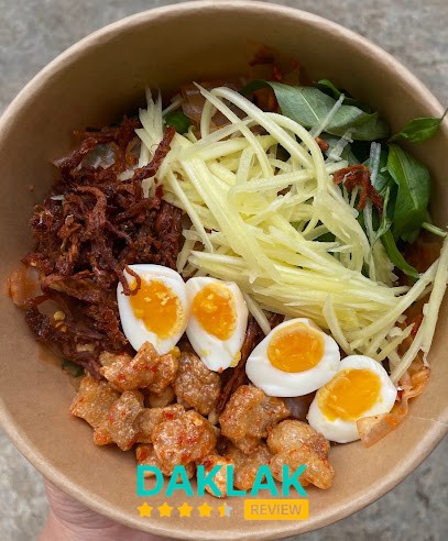 Ăn vặt su em trên đường Mai Xuân Thưởng