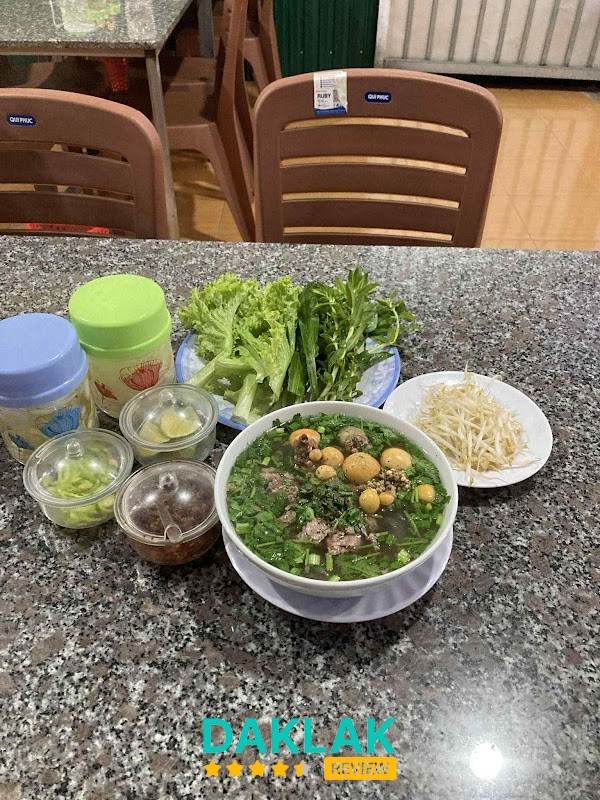 Món ăn tại Phở bát đàn chính gốc Hòa Phú