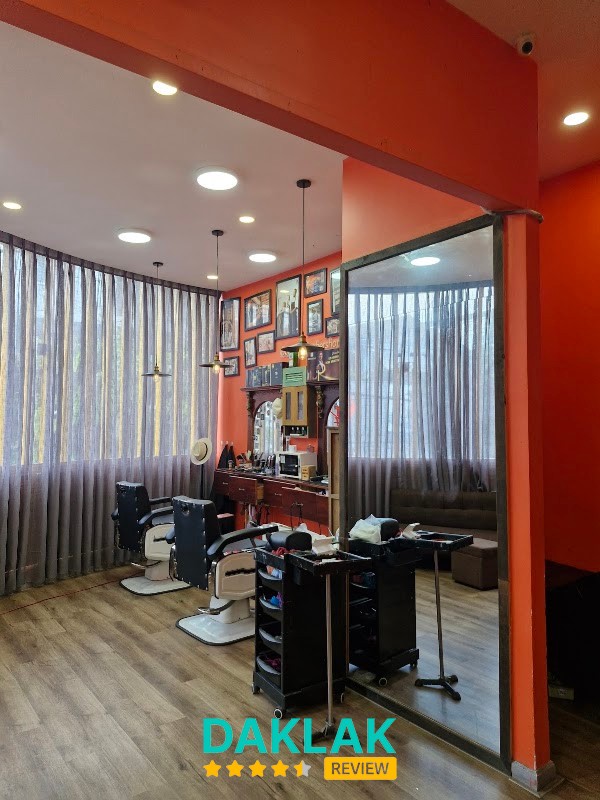 Đông Tây Barbershop tại Buôn Ma Thuột