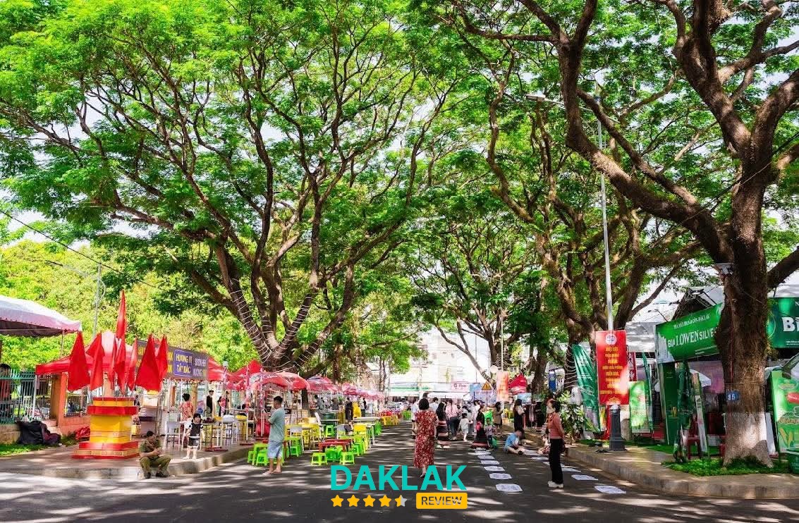 Địa điểm check-in Buôn Ma Thuột - Phố đi bộ Phan Đình Giót