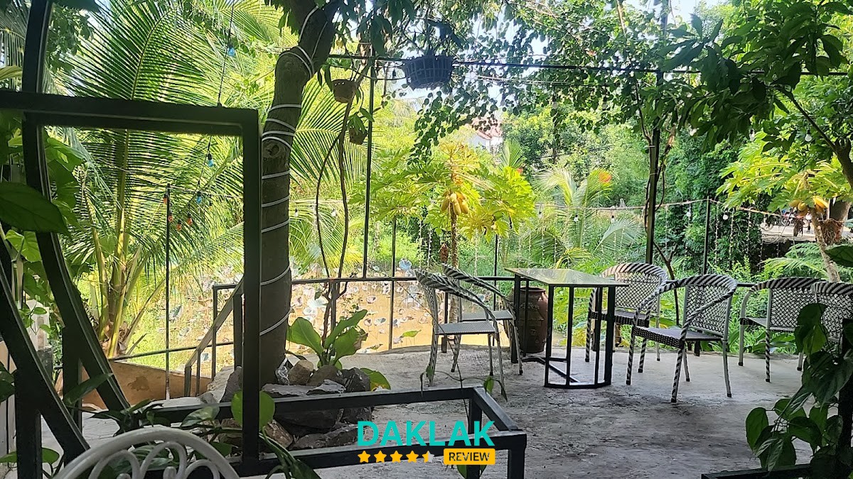 Không gian sân vườn tại Coffee Goose