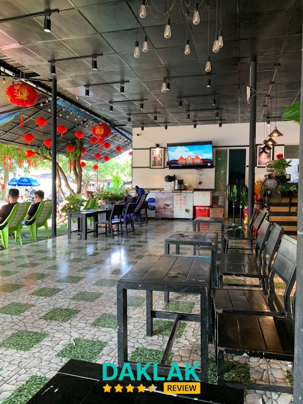 Không gian thoáng tại Quán Cafe MiLano Anh Pháp