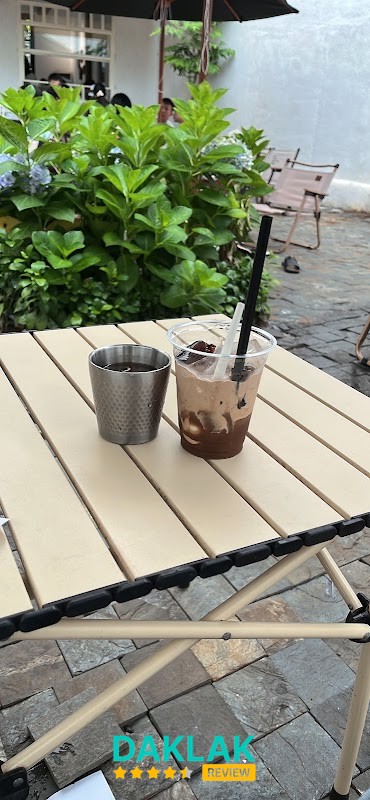 Góc trang trí tại Là Mơ Coffee – hình ảnh 2