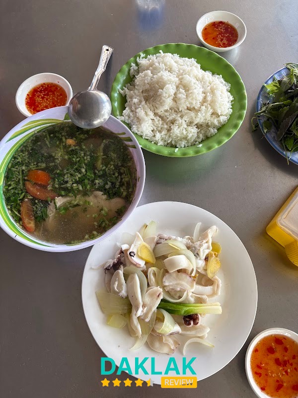 Không gian Quán Cơm Số 2 Xuân Đài