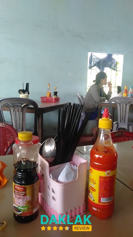 Món cơm tại Cơm quốc lộ Hồng Nga