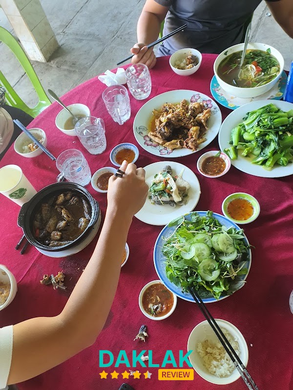 Món ăn tại Quán Cơm Sĩ Ben