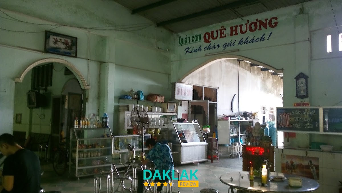Quán Cơm Quê Hương trên QL1A Xuân Đài