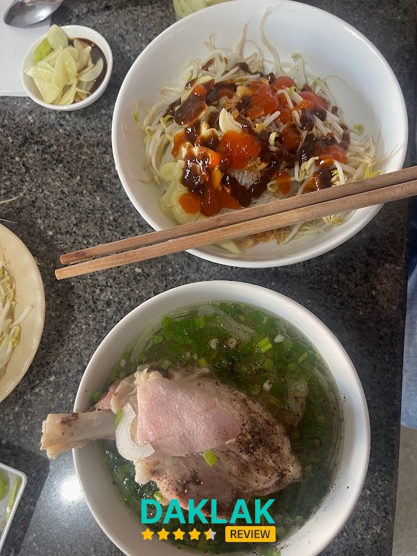 Tô phở khô Gia Lai tại Cô Hạnh Ea Kao