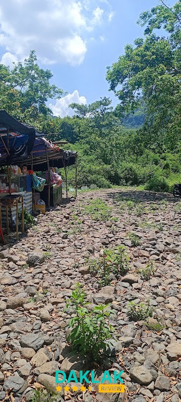Không gian thác Vực Hòm phù hợp dã ngoại
