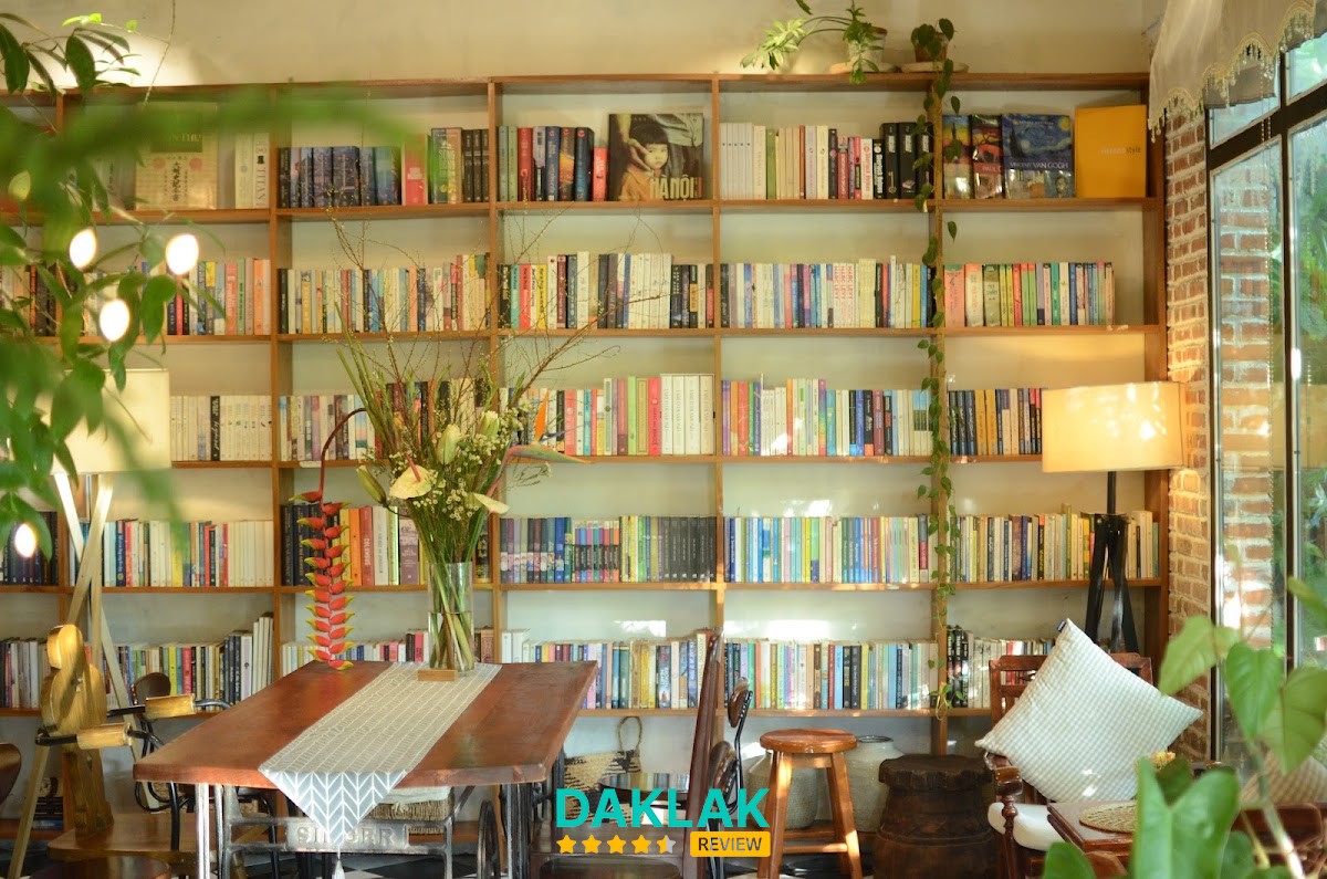 PHD Book & Coffee tại Bình Kiến