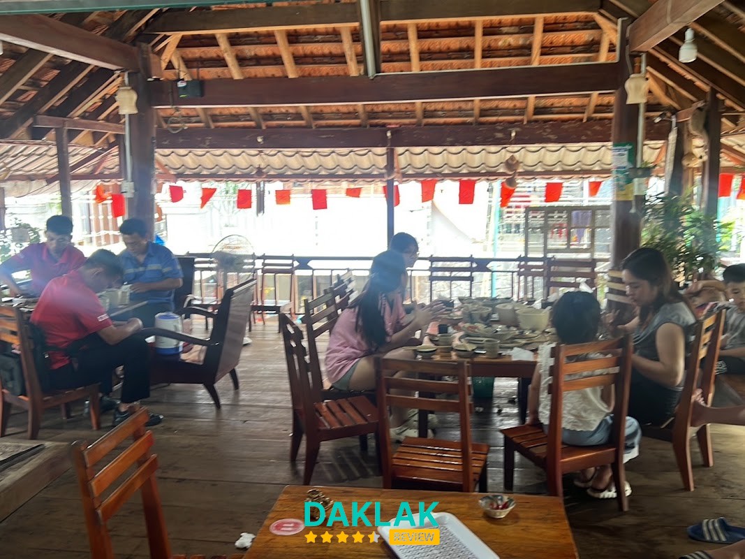 Quán Cơm trưa Nhà Sàn - hình 1