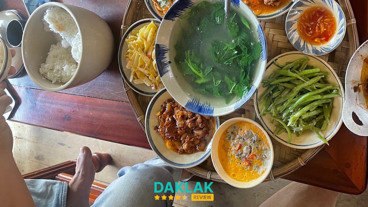 Quán Cơm trưa Nhà Sàn - hình 2