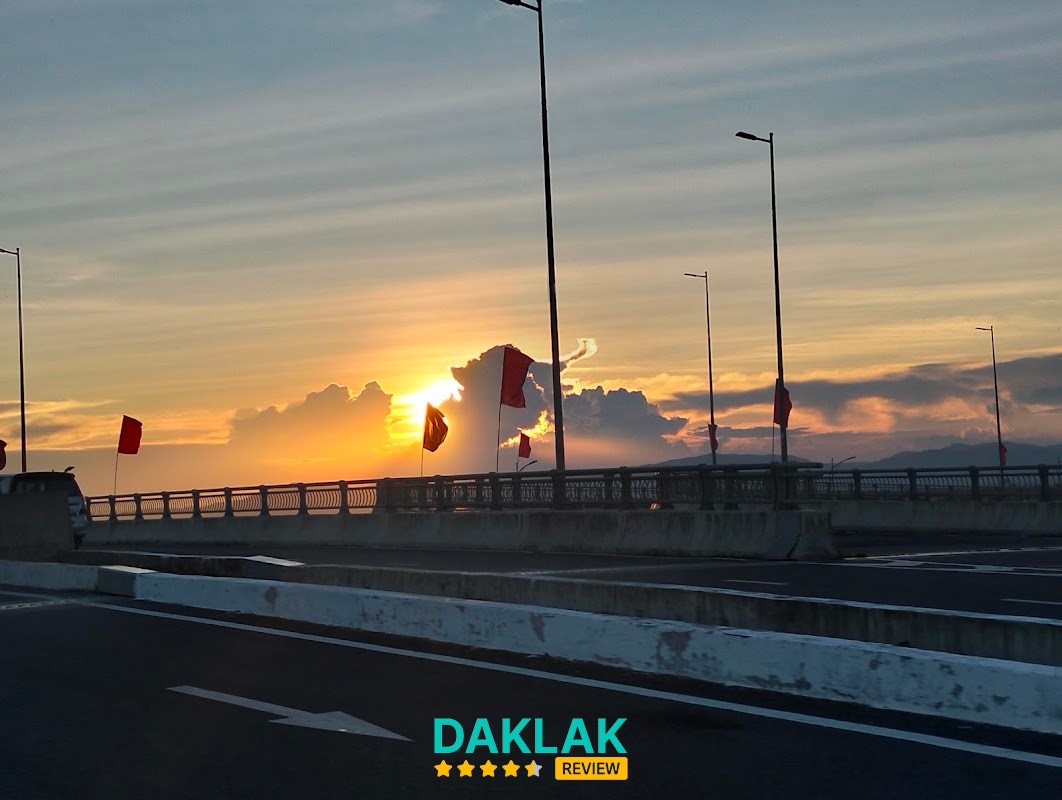 Cầu vượt đường sắt Phú Lâm Tuy Hòa