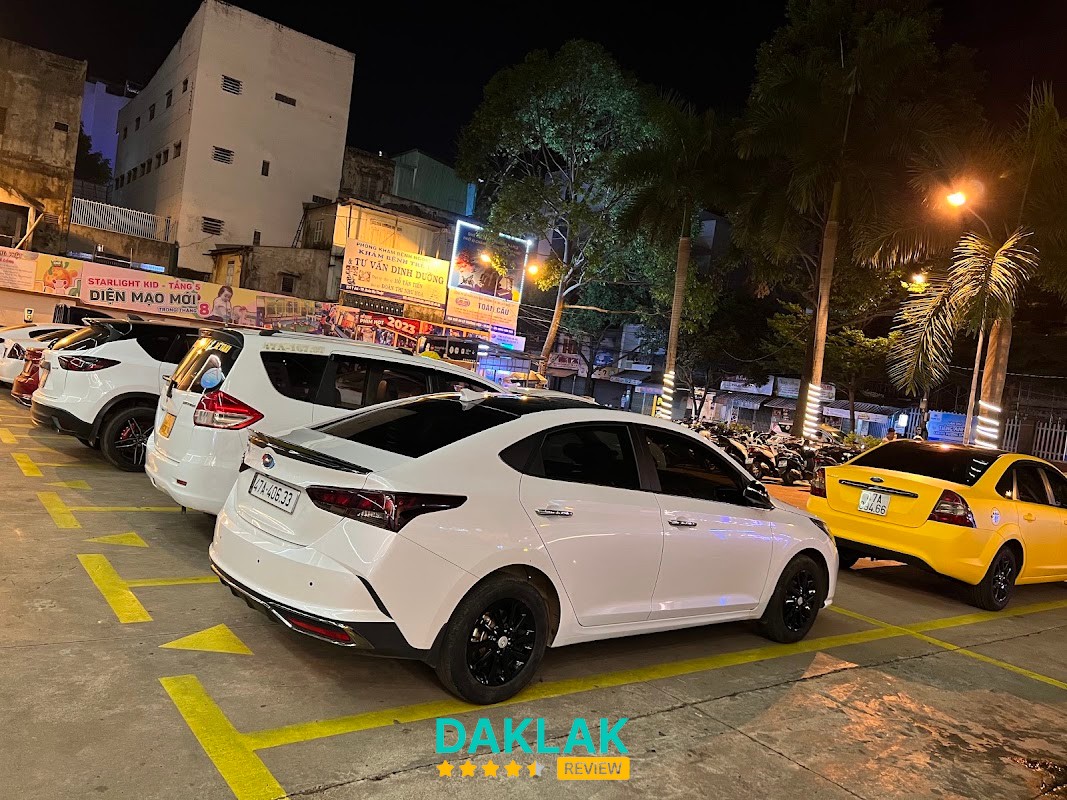 Khu vực bãi đỗ xe tính phí