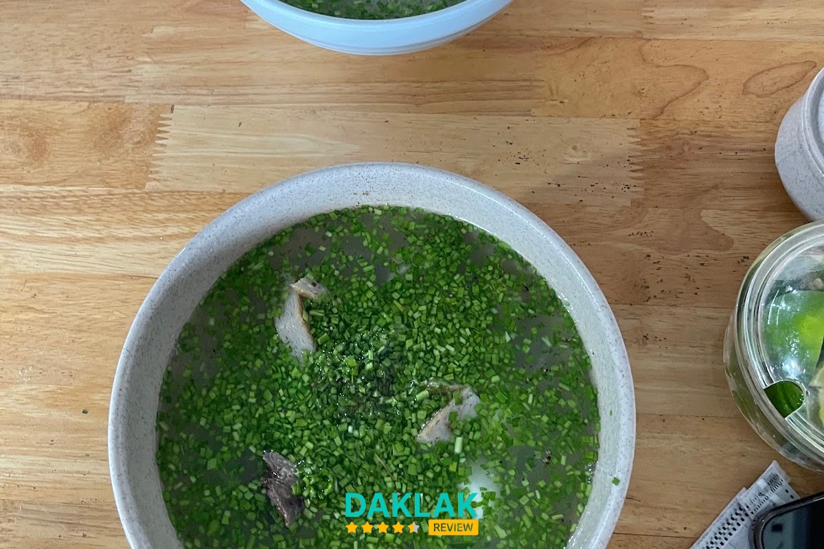 Chả cá và hẹ tại Bánh Canh Hẹ Thảo Vy