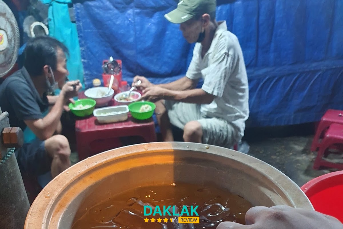 Cá dầm chả cá tại Bánh Canh Hẹ Ngô Quyền