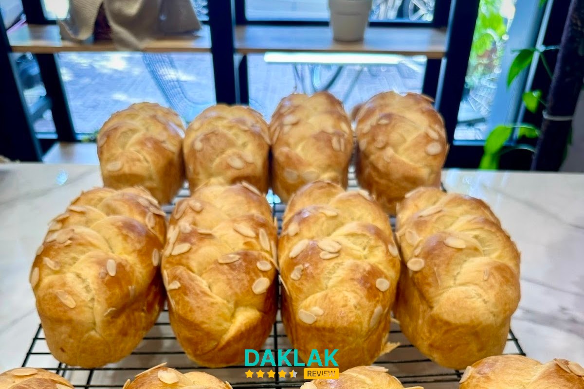Bánh tại Carmen Bakery BMT