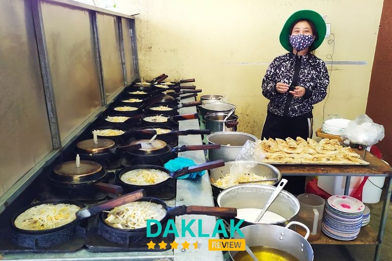 Bánh xèo chay và rau tại Tuy Hòa