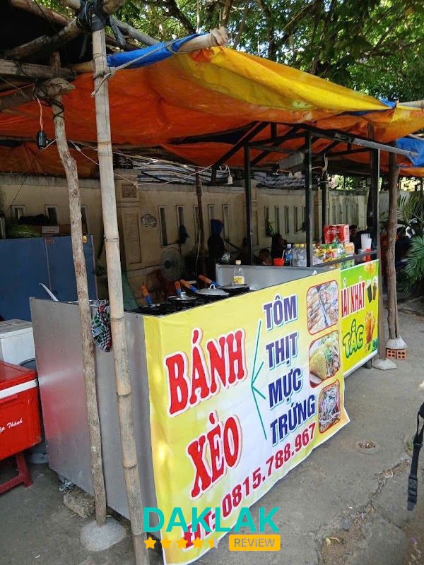 Bánh xèo nhân tôm mực tại Tuy Hòa