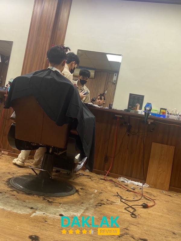 Cắt tóc tại Bazan Barber House