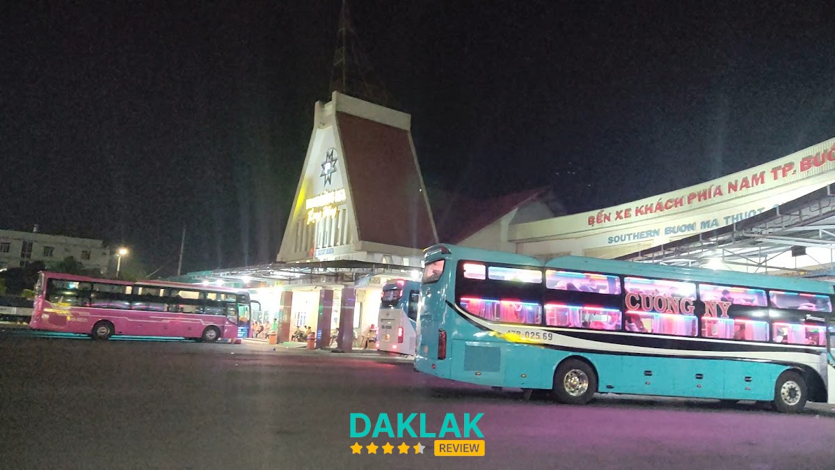 Xe khách tại Bến Xe Phía Nam Buôn Ma Thuột