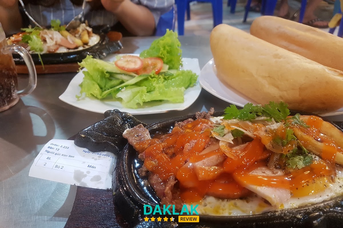 Topping bò né tại Quán bò né Ngon Tuy Hòa