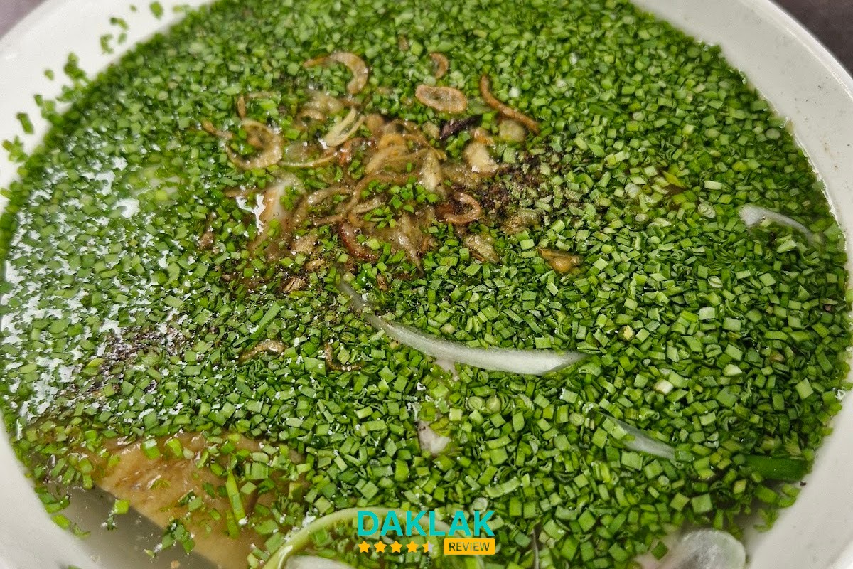 Chả cá và sứa tại quán Bún cá sứa Tuy Hòa