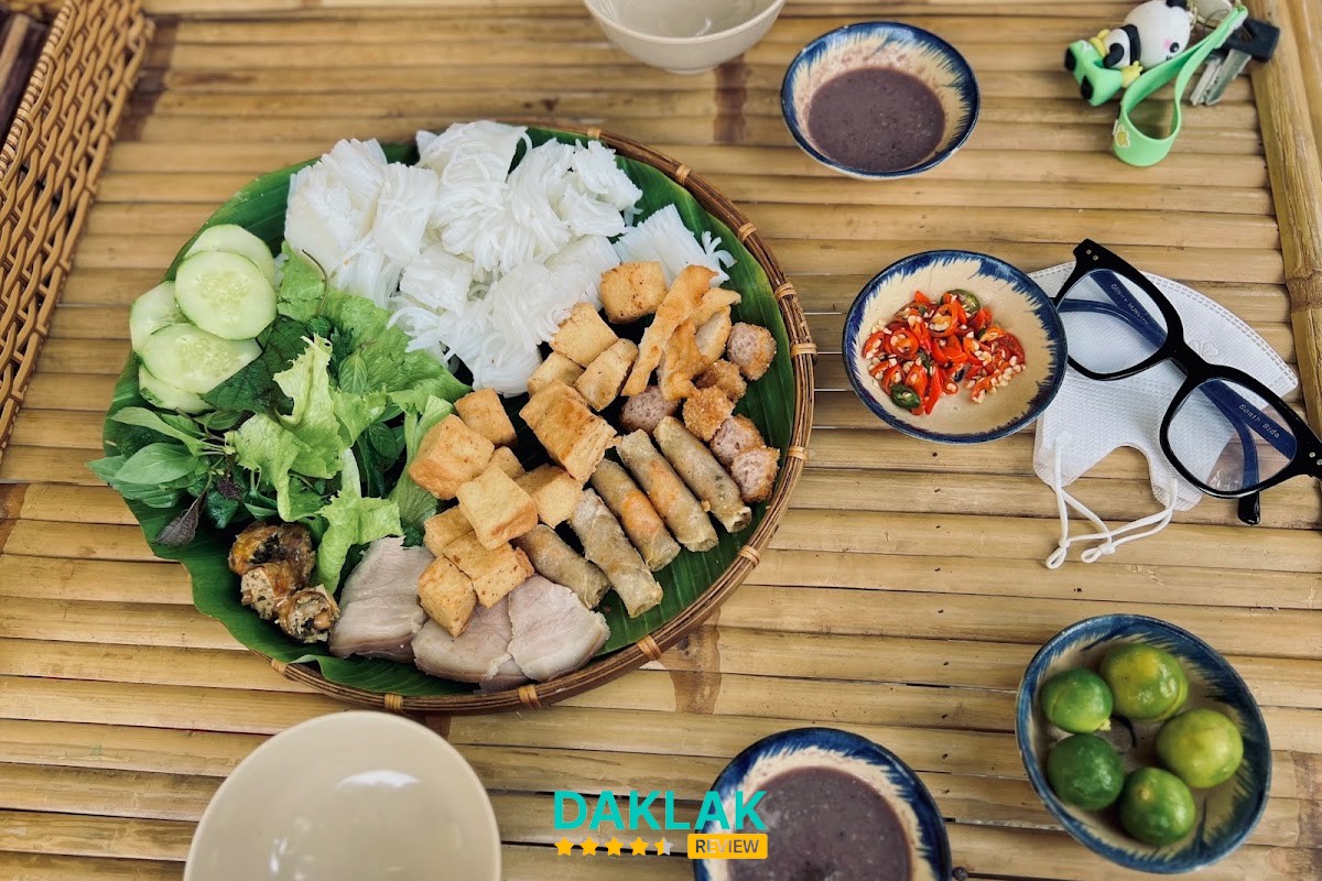 Không gian Tiệm Ăn Sen Quán Tuy Hòa