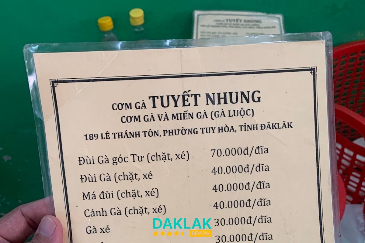 Phần cơm gà tại Tuyết Nhung Tuy Hòa