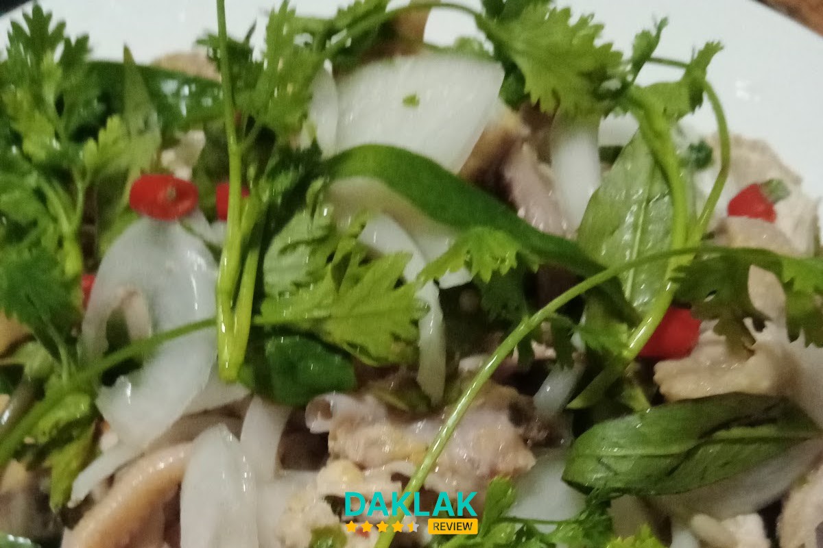 Không gian Phan Khang Lẩu Gà Lá É và Cơm Gà
