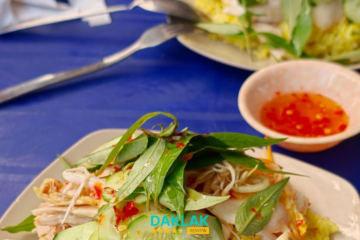 Món gà tại Cơm Gà Bảo Châu