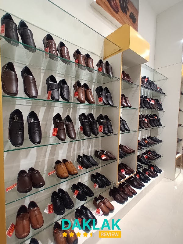 Giày tại Showroom Giày Tuấn