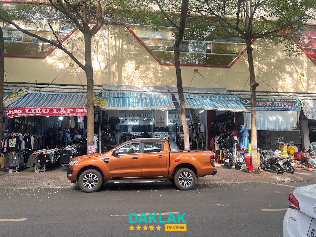 Không gian Giày Dép Tin Mực