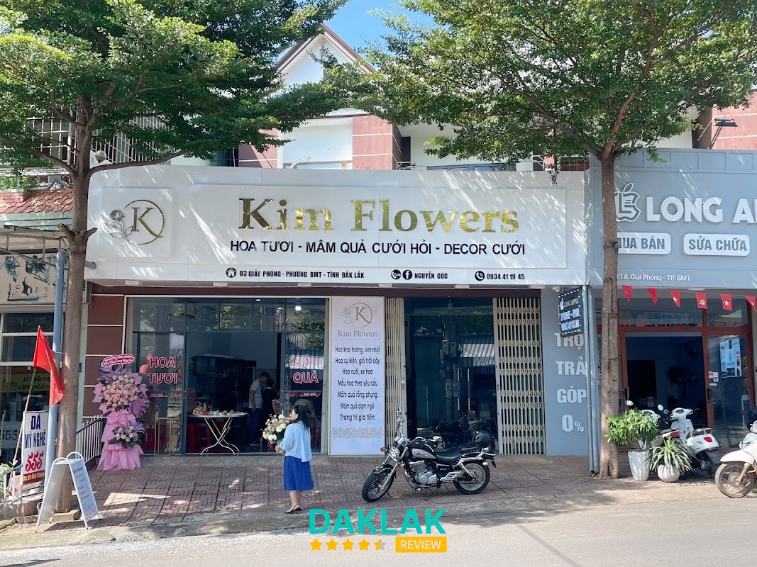 Hoa và mâm quả tại Kim Flowers