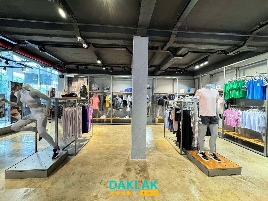 Giày và trang phục adidas tại Buôn Ma Thuột