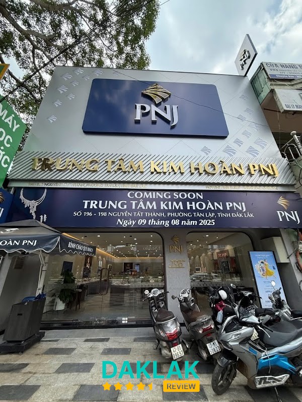 Không gian PNJ Nguyễn Tất Thành