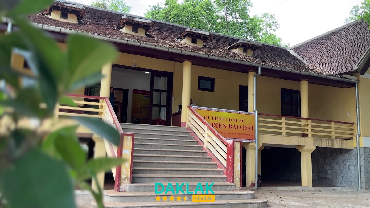 Khuôn viên Biệt Điện Bảo Đại Đắk Lắk