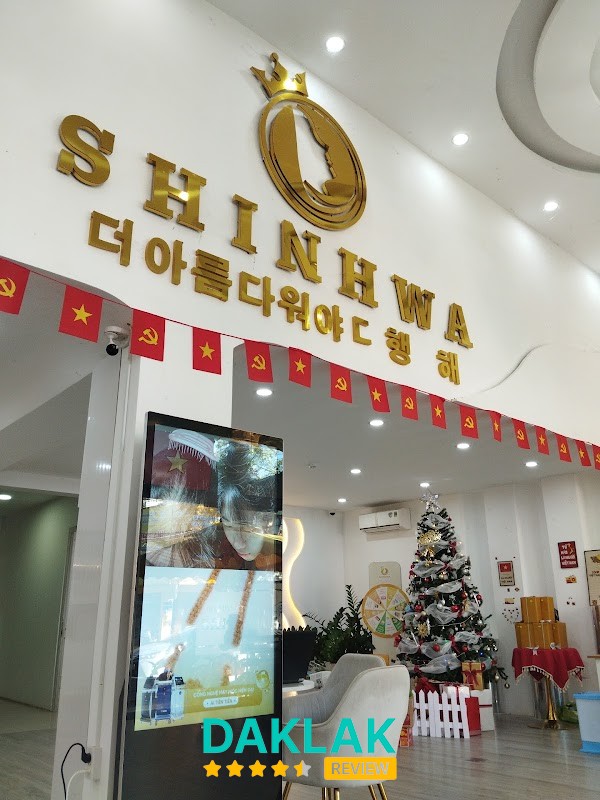 Dịch vụ mày môi tại Shinwa Beauty Center